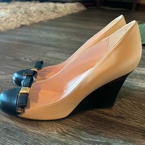 Kate spade heels ♠️  Gently Two tone leather wedge pump with bow.